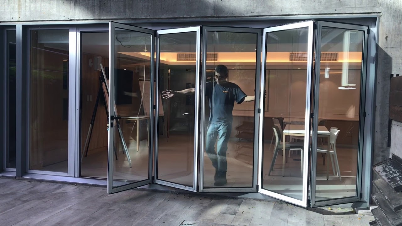 Cerraduras en puertas de galerías